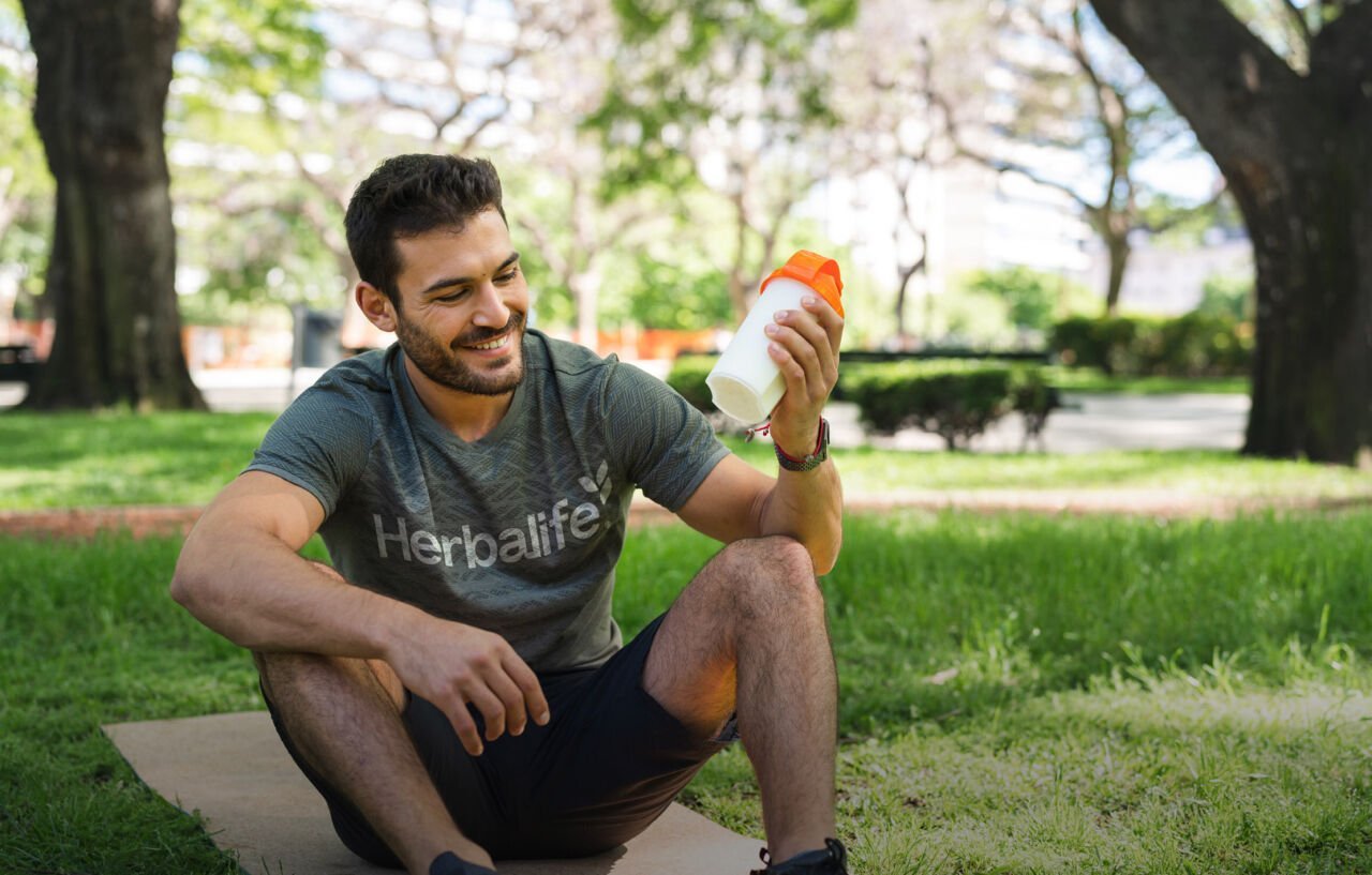 Herbalife ile Sporcu Beslenmesi: Antrenman Öncesi ve Sonrası Kullanım Rehberi